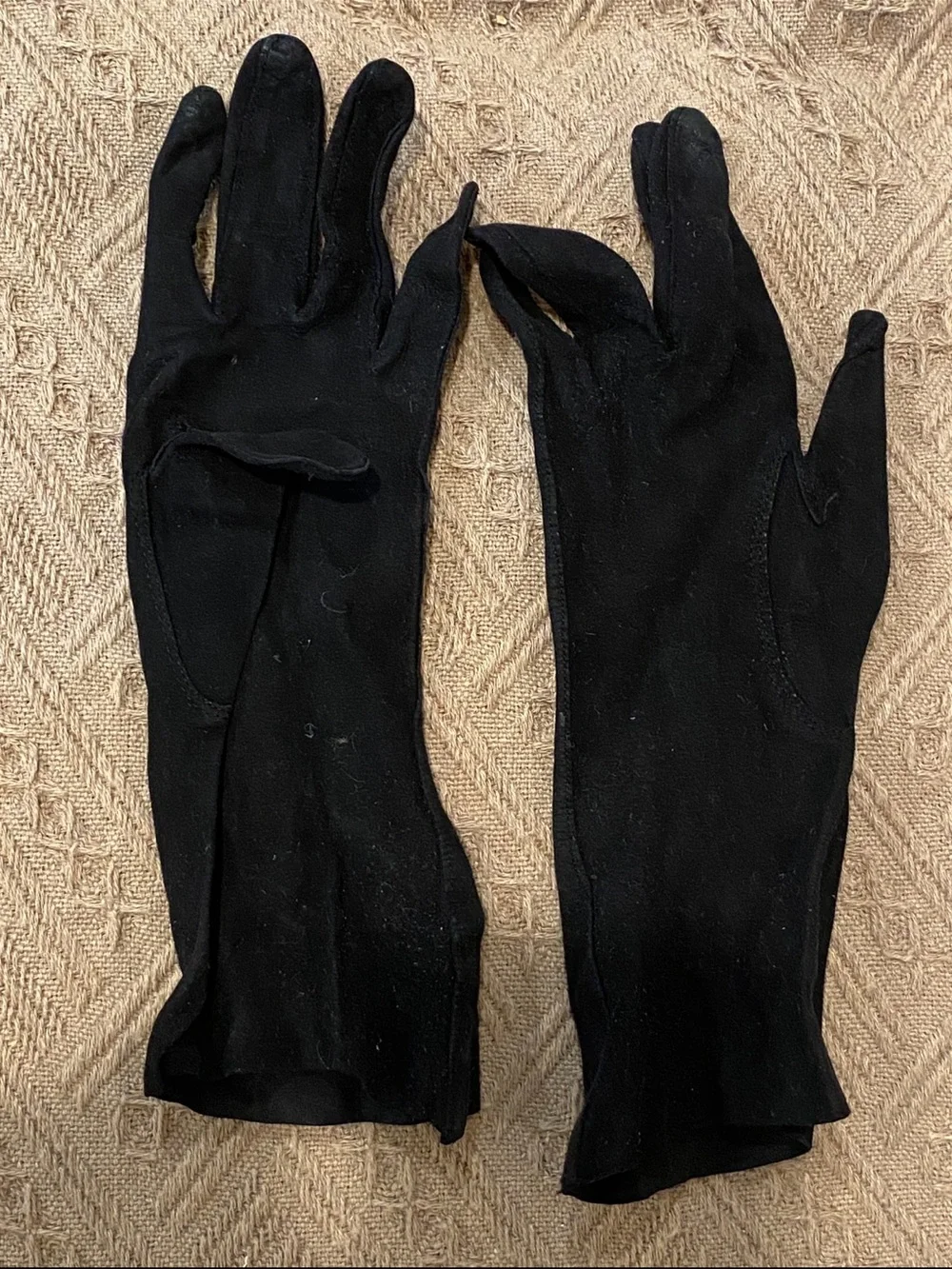 Women’s’ vintage black suede gloves with Seams on back